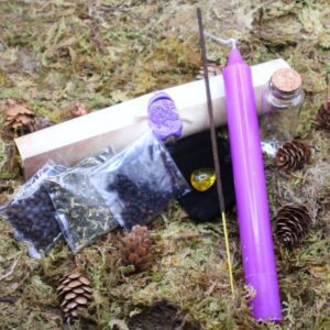 Un rituel utilisant la sauge blanche, des pierres et des herbes purifiantes pour nettoyer l'espace et rétablir l'harmonie intérieure avant un travail spirituel.