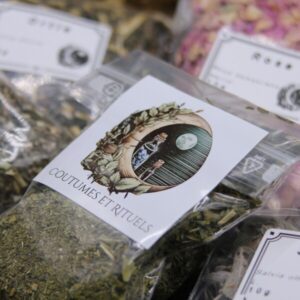 Herbes destinées exclusivement aux rituels non alimentaires ; garder hors de portée des enfants. Nettoyer bol et mortier à la main.