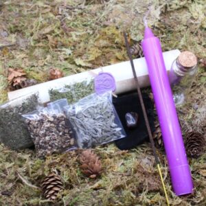 Rituel "Spell Jar" de Protection Personnalisée : Méthode secrète pour créer une protection énergétique en utilisant des éléments choisis avec soin dans le grimoire personnel de l’auteur.