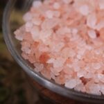 Le sel rose d'Himalaya favorise l'équilibre énergétique, la méditation, la protection, la purification et la sérénité.