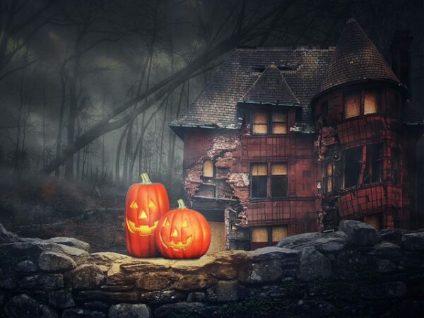 Samhain (prononcé « sow-inn ») est une fête vieille de plusieurs milliers d’années, célébrée principalement en Irlande, en Écosse et au Pays de Galles.