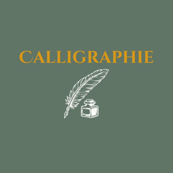 Découvrez l’art de la calligraphie avec nos plumes, encres, grimoires et parchemins. Donnez vie à vos écrits, entre tradition, magie et élégance du geste.