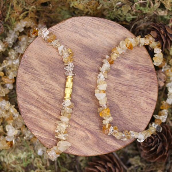 La citrine est une pierre très populaire. C’est un symbole de sincérité, de joie de vivre, de vitalité et de courage. On dit que la Citrine améliore la concentration et vous donne confiance.