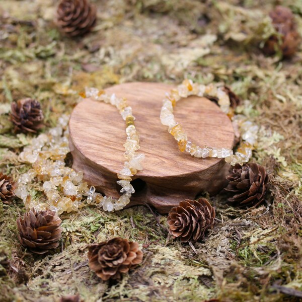 Adoptez la douceur et la puissance de la citrine. Une parure élégante qui booste votre confiance et illumine votre aura d’ondes positives.