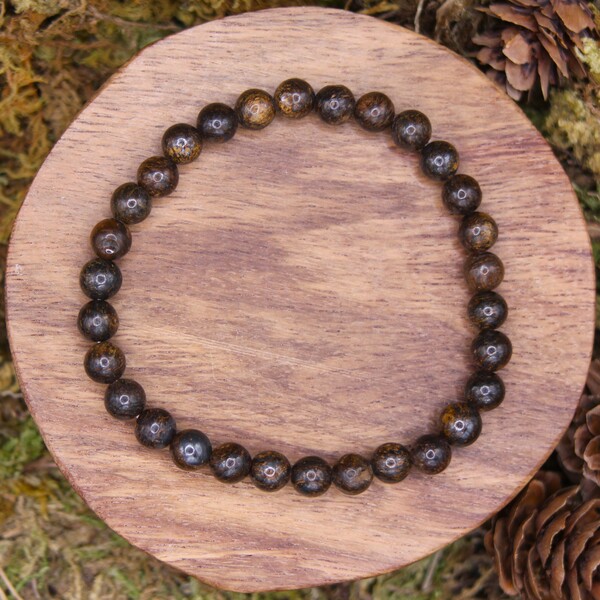 Bracelet en perles de bronzite pour stabilité émotionnelle, protection, ancrage et confiance en soi. Favorise l’équilibre et la réduction du stress au quotidien.