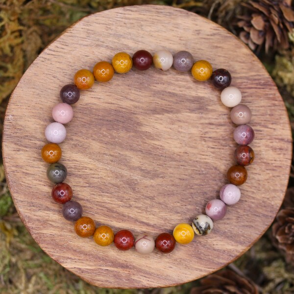 Bracelet en perles de Jaspe Mokaïte, pierre d’ancrage et de vitalité. Confiance en soi, équilibre émotionnel, clarté intérieure, gestion du stress et bien-être global.