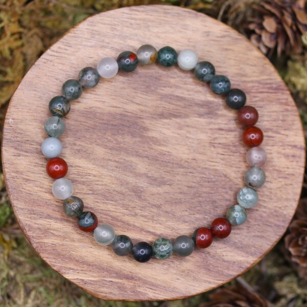 Ce bracelet en perles de jaspe héliotrope africaine est constitué de pierres naturelles sélectionnées avec soin pour leur authenticité et leur éclat unique. Il accompagne au quotidien celles et ceux qui cherchent à retrouver équilibre, stabilité et énergie, tout en favorisant la clarté mentale et l’endurance émotionnelle. Sa vibration douce mais puissante agit comme un soutien face aux périodes de fatigue, de stress ou de déséquilibres internes.