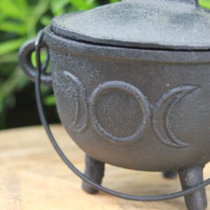 Chaudron wicca en fonte avec symbole lunaire pour pratiques ésotériques et occultes