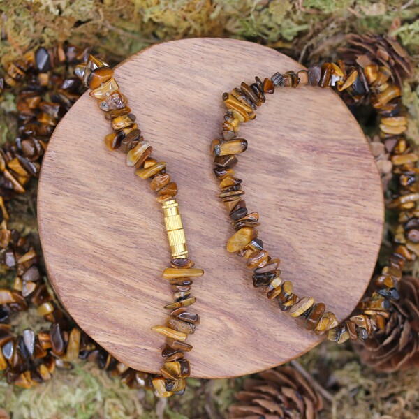 Parure en Œil de Tigre avec bracelet et collier en galets concassés. Protégez-vous des énergies négatives, renforcez votre perspicacité et votre volonté au quotidien.