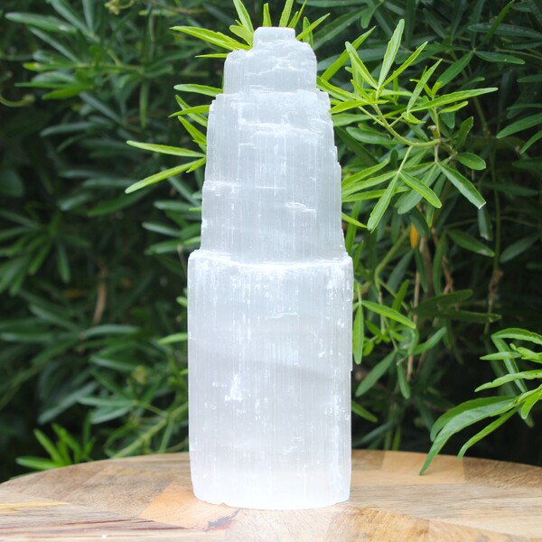 Lampe monolithe en sélénite naturelle brute avec lumière douce apaisante