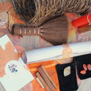 Entrez dans l’univers fascinant des pratiques magiques avec notre box ésotérique mensuelle, pensée pour celles et ceux qui souhaitent pratiquer la magie et explorer les forces occultes. Chaque coffret réunit des objets sacrés pour toute sorte de rituel : cercle magique, talisman magique, grimoire magique, baguette, bougies purificatrices et encens pour canaliser l’énergie. Guidée par des traditions kabbalistiques, spirites ou théosophes, cette box est un véritable voyage dans la magie du monde : magie naturelle, magie verte, nécromancie, ou toute sorte de magie permettant de travailler avec les pouvoirs occultes. Elle accompagne le magicien, le chrétien mystique, l’occultiste, les maçons ou les chercheurs de vérité dans la pratique des rituels, qu’ils soient destinés à désenvoûter, à invoquer un démon, à créer des symboles magiques ou à se relier aux égrégore. Chaque élément de la box porte un caractère occulte et révèle des savoirs parfois occultés, occultées, voire occulté totalement par l’histoire. Nous n’occultons rien : du choix des matériaux aux méthodes ancestrales, chaque pièce est sélectionnée pour préserver la puissance et la signification profonde du rituel. Dans cette expérience immersive, vous pourrez faire un rituel complet, travailler avec des talismans, explorer le satanisme ou la haute magie, et découvrir comment les forces surnaturelles influencent encore notre monde. La pratique la magie devient ici une célébration de l’ésotérisme, entre symboles magiques, pouvoir occulte et traditions sacrées transmises de génération en génération.