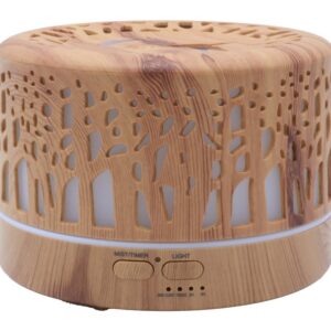 Apportez une véritable bulle de bien-être à votre intérieur avec le Diffuseur d’Huiles Essentielles Bois Forêt Rond 16 cm. Inspiré de la nature, son design élégant effet bois s’intègre parfaitement dans toutes les décorations, qu’elles soient modernes, zen ou minimalistes. Plus qu’un simple objet décoratif, ce diffuseur combine beauté et fonctionnalité pour transformer vos espaces en lieux de détente et d’harmonie.
