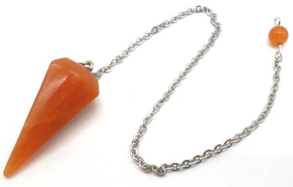 Pendule facettes Aventurine Orange 3,5 cm avec chaînette et boule 6 mm. Idéal pour radiesthésie, méditation et développement personnel.