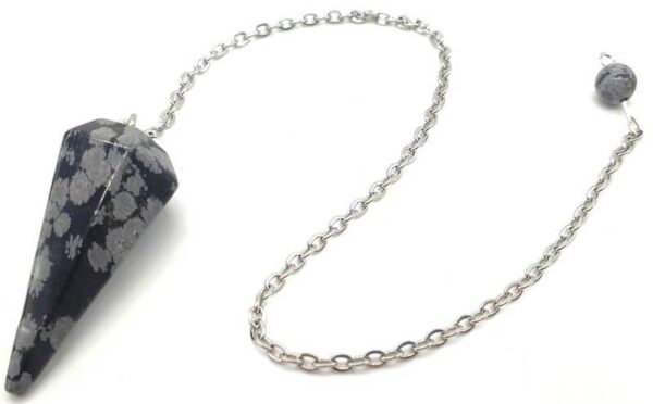 Pendule à facettes Obsidienne Neige 3,5 cm avec chaînette et boule 6 mm. Idéal pour radiesthésie, méditation, relaxation et développement personnel.