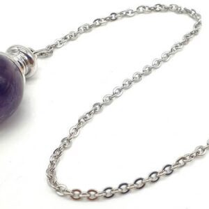 Ce pendule sphère en améthyste est un outil à la fois esthétique, spirituel et énergétique, idéal pour la radiesthésie, la méditation et les pratiques de développement personnel. L’améthyste est une pierre naturelle réputée pour ses propriétés apaisantes et purifiantes. Elle favorise la sérénité, la clarté mentale, l’équilibre émotionnel et la protection contre les énergies négatives. Connue depuis l’Antiquité pour ses vertus spirituelles, l’améthyste est également utilisée pour renforcer l’intuition et faciliter la méditation.