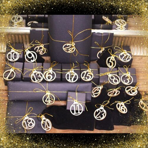 Plongez dans un voyage mystique jusqu’au 24 décembre avec notre Calendrier de l’Avent Ésotérique, une expérience unique pensée pour éveiller vos énergies, nourrir votre spiritualité et transformer chaque jour en un véritable rituel sacré. Chaque case renferme un trésor ésotérique soigneusement sélectionné, conçu pour harmoniser, purifier et renforcer votre connexion avec l’univers. Que vous soyez adepte de la spiritualité ou simplement curieux de découvrir le monde mystique, ce calendrier vous offre 24 surprises magiques, créant une expérience quotidienne riche en découvertes et en émotions.