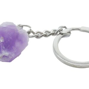 Découvrez ce porte-clés en améthyste, une pierre naturelle brute d’une beauté rare, aux nuances violettes profondes et apaisantes. Chaque pierre est unique, présentant des teintes allant du lilas clair au violet intense, qui captivent la lumière et évoquent la spiritualité et la sagesse. Ce porte-clés associe élégance et bien-être énergétique, idéal à emporter partout avec vous pour bénéficier des vertus protectrices et calmantes de l’améthyste au quotidien.