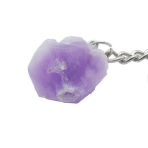 Porte-clés en améthyste brute naturelle du Brésil, pierre violette de sérénité et protection, accessoire énergétique et décoratif.