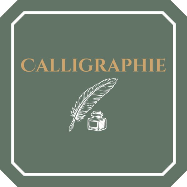 Découvrez l’art de la calligraphie avec nos plumes, encres, grimoires et parchemins. Donnez vie à vos écrits, entre tradition, magie et élégance du geste.